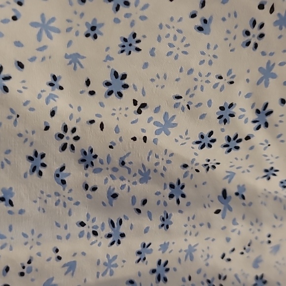 Mens casual button up. Size large - Picture 3 of 6